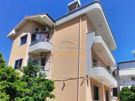 Shitet, Vilë 3-katëshe, pranë Shkollës Ramazan Jarani, Tiranë. AREA52417