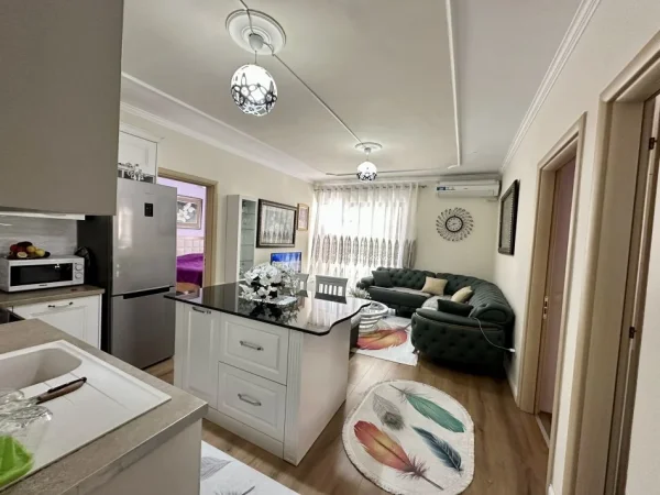 Tirane, jepet me qera apartament 2+1+Ballkon Kati 8, 97 m² 500 € (Rruga Thoma Koxhaj)