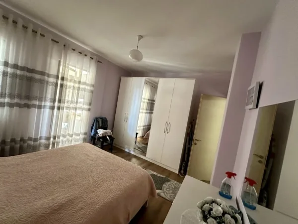 Tirane, jepet me qera apartament 2+1+Ballkon Kati 8, 97 m² 500 € (Rruga Thoma Koxhaj)