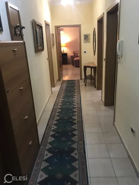 Tirane, jepet me qera apartament 2+1+Ballkon Kati 7, 90 m² 800 € (BLLOKU)