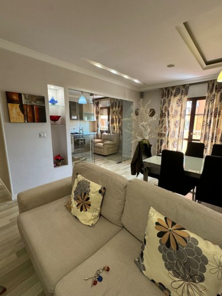 Tirane, jepet me qera apartament 2+1 Kati 5, 140 m² 850 € (komuna e parisit)