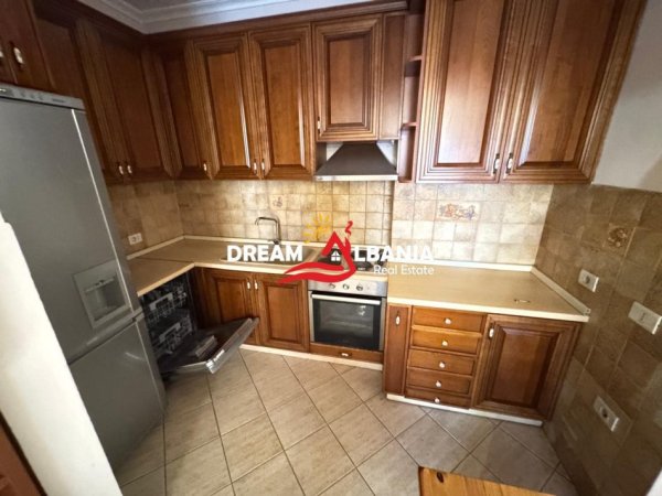 Tirane, jepet me qera apartament 2+1+Ballkon Kati 10, 101 m² 600 € (Tek Rruga e Kavajes)