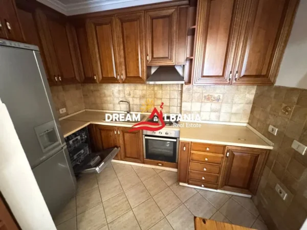 Tirane, jepet me qera apartament 2+1+Ballkon Kati 10, 101 m² 600 € (Tek Rruga e Kavajes)