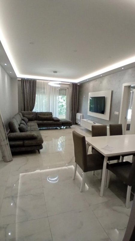 Tirane, jepet me qera apartament 2+1 Kati 4, sip100 m² 700 € (Fusha e Aviacjonit afer Shkolles Dhora Leka)