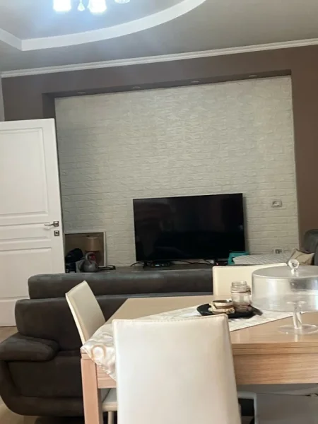 Tirane, jepet me qera apartament 2+1+Ballkon Kati 7, 70 m² 600 € (PAZARI I RI)