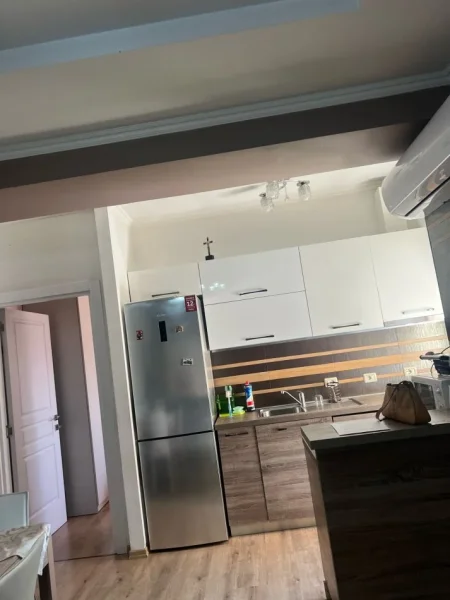Tirane, jepet me qera apartament 2+1+Ballkon Kati 7, 70 m² 600 € (PAZARI I RI)
