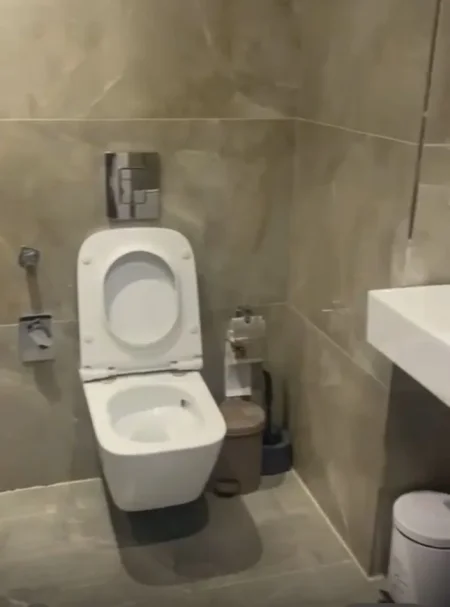 Tirane, jepet me qera apartament 2+1+Ballkon Kati 7, 70 m² 600 € (PAZARI I RI)