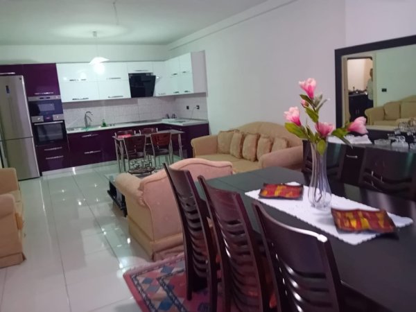 Tirane, jepet me qera apartament 2+1 Kati 5, 120 m² 400 € (Bulevardi Astir)