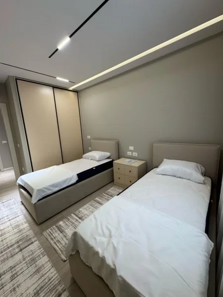 Tirane, ndarje qeraje me vajze apartament 2+1+Ballkon Kati 7, 102 m² 250 € (Residenca river)