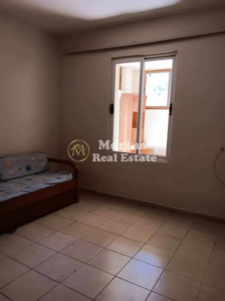 Tirane, jepet me qera shtepi 1+1 Kati 1, 60 m² 200 € (Kombinat)