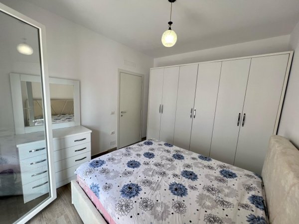 Tirane, jap me qera apartament 1+1 Kati 4, 65 m² 450 € (rruga 5 maji)