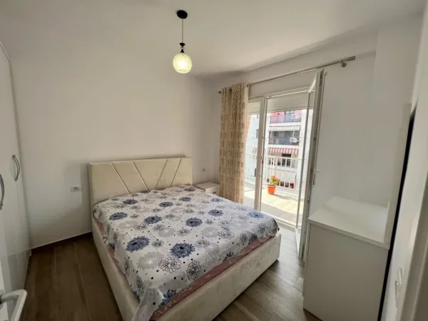 Tirane, jap me qera apartament 1+1 Kati 4, 65 m² 450 € (rruga 5 maji)