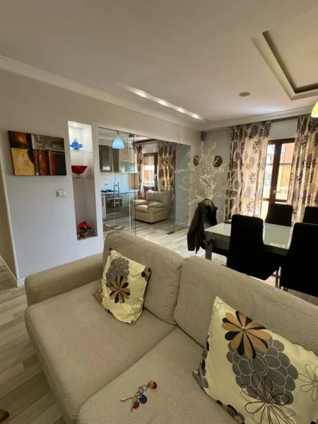 Tirane, jepet me qera apartament 2+1+Ballkon Kati 5, 140 m² 850 € 