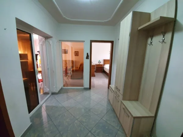 Tirane, jepet me qera apartament 1+1+Ballkon Kati 5, 60 m² 600 € (MYSLYM SHYRI)