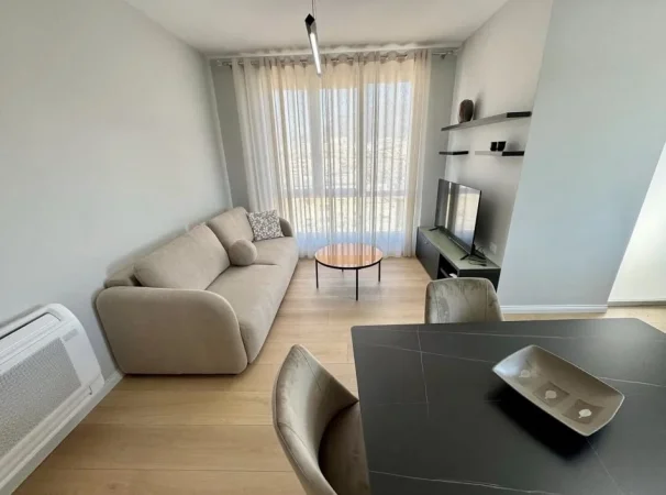 Tirane, jepet me qera apartament 1+1+Ballkon Kati 5, 61 m² 600 € (Ali Demi)
