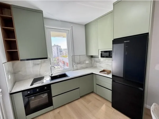 Tirane, jepet me qera apartament 1+1+Ballkon Kati 5, 61 m² 600 € (Ali Demi)