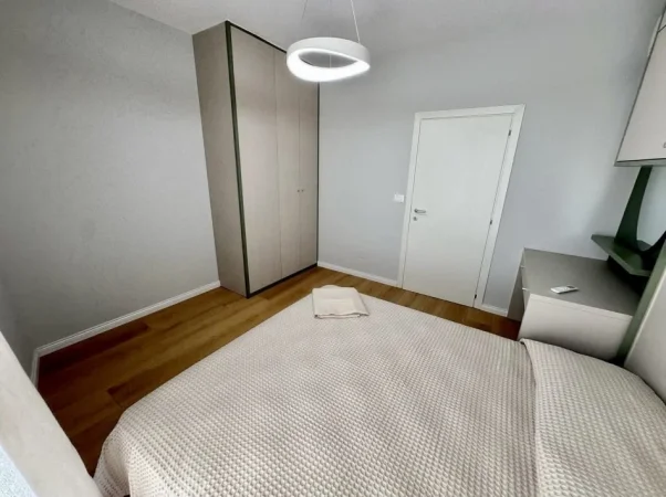 Tirane, jepet me qera apartament 1+1+Ballkon Kati 5, 61 m² 600 € (Ali Demi)