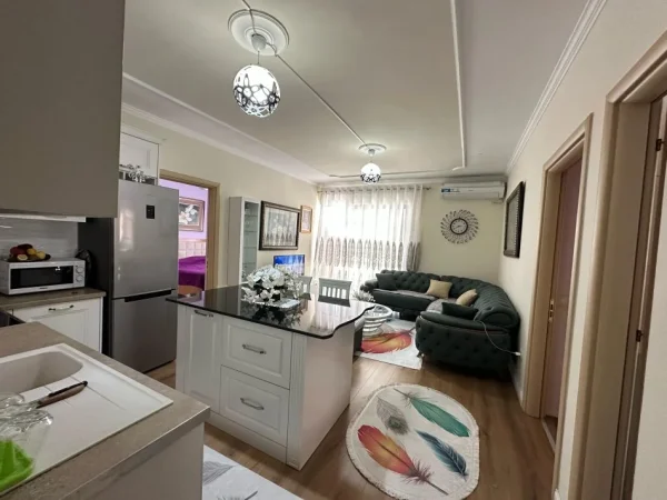 Tirane, jepet me qera apartament 1+1 Kati 8, 90 m² 500 € (rruga 5 maji)