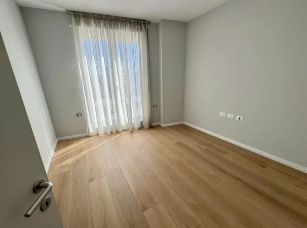 Tirane, jepet me qera apartament 2+1+Aneks+Ballkon Kati 5, 120 m² 900 € (Ali Demi)