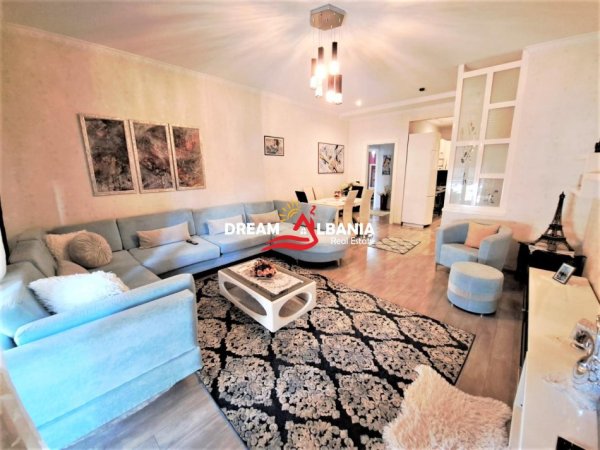 Tirane, jepet me qera apartament 3+1+Ballkon Kati 5, 170 m² 1.000 € (Prane Kompleksit Delijorgji, ID 4231122)