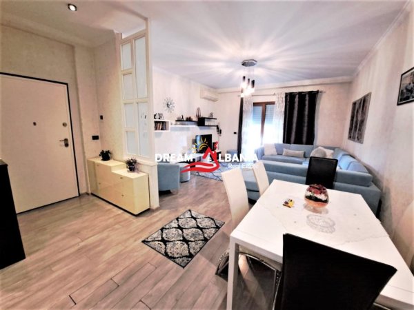 Tirane, jepet me qera apartament 3+1+Ballkon Kati 5, 170 m² 1.000 € (Prane Kompleksit Delijorgji, ID 4231122)