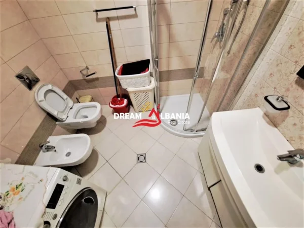 Tirane, jepet me qera apartament 3+1+Ballkon Kati 5, 170 m² 1.000 € (Prane Kompleksit Delijorgji, ID 4231122)