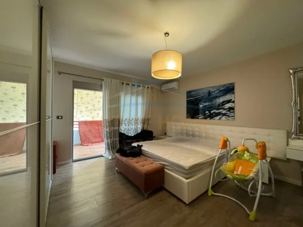Tirane, jepet me qera apartament 2+1 Kati 5, 103 m² 1.500 € (Bllok)