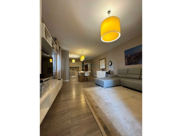 Tirane, jepet me qera apartament 2+1 Kati 5, 103 m² 1.500 € (Bllok)
