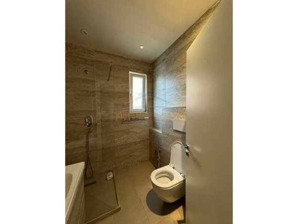 Tirane, jepet me qera apartament 2+1 Kati 5, 103 m² 1.500 € (Bllok)