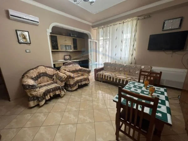 Korce, shitet apartament 1+1+Ballkon Kati 3, 72 m² 46.000 € (Lagjia 16, Korçë)