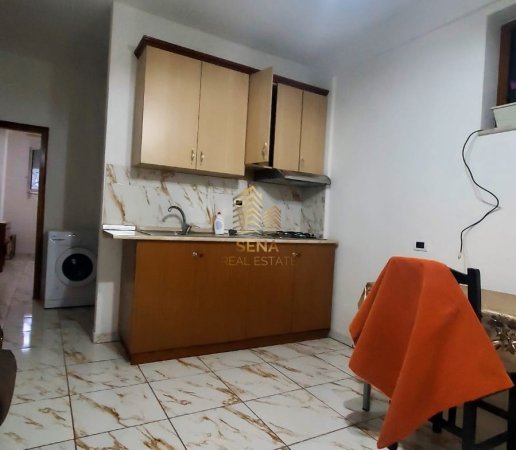 Tirane, jepet me qera shtepi 1+1 Kati 1, 55 m² 300 € (Rruga Siri Kodra)