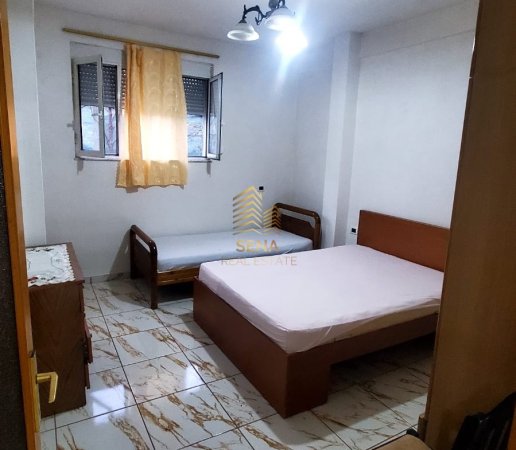 Tirane, jepet me qera shtepi 1+1 Kati 1, 55 m² 300 € (Rruga Siri Kodra)