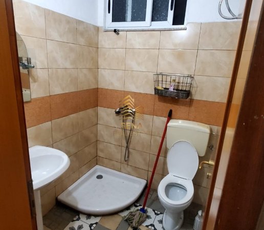 Tirane, jepet me qera shtepi 1+1 Kati 1, 55 m² 300 € (Rruga Siri Kodra)