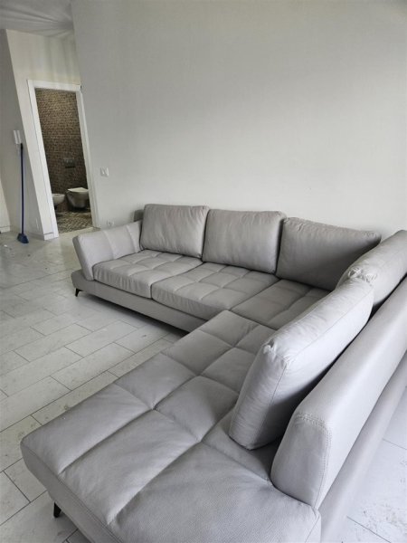 Tirane, jepet me qera apartament 1+1+Ballkon Kati 11, 70 m² 450 € (GOLDEN PARK)