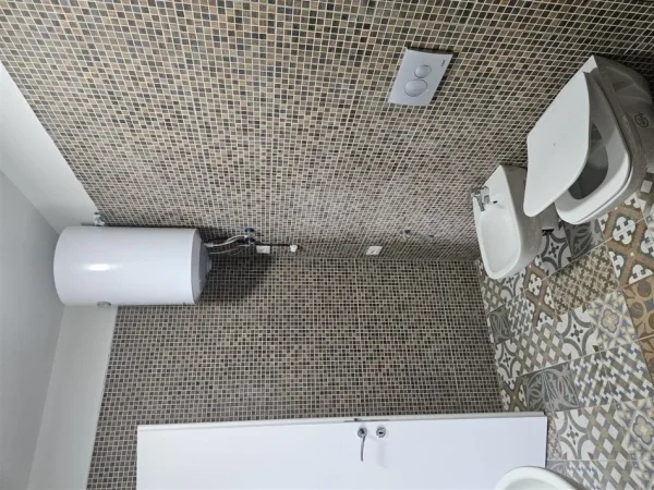 Tirane, jepet me qera apartament 1+1+Ballkon Kati 11, 70 m² 450 € (GOLDEN PARK)