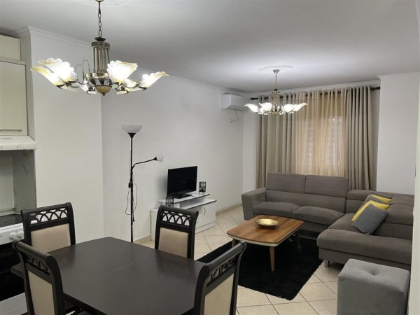 Tirane, jap me qera apartament 2+1+Ballkon Kati 4, 85 m² 600 € (rruga medar shtylla)