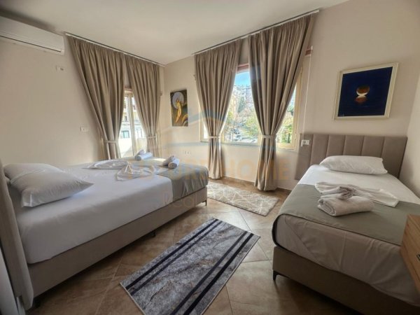 Tirane, jepet me qera Vile Kati 0, 658 m² 6.000 € (Kodra e Diellit)
