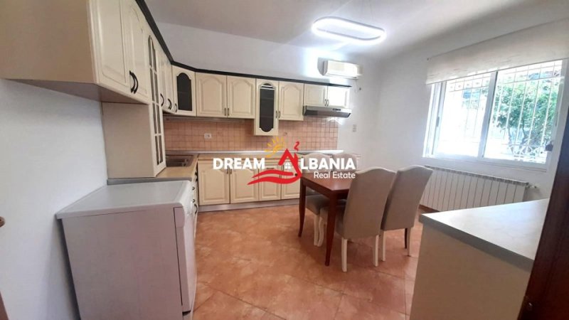 Tirane, jepet me qera apartament 5+1+Aneks+Ballkon Kati 1, 300 m² 2.000 € (Tek Blloku i Vilave Selite, ID 4251275)