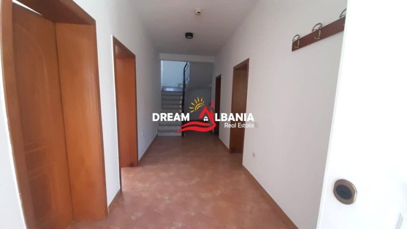 Tirane, jepet me qera apartament 5+1+Aneks+Ballkon Kati 1, 300 m² 2.000 € (Tek Blloku i Vilave Selite, ID 4251275)