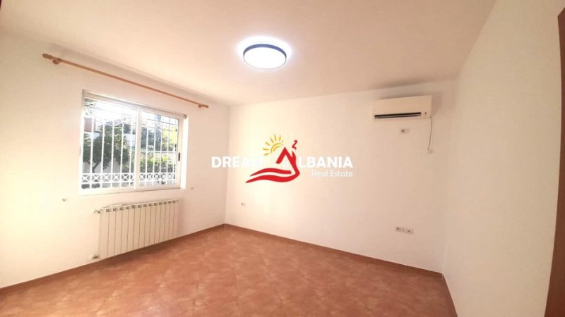 Tirane, jepet me qera apartament 5+1+Aneks+Ballkon Kati 1, 300 m² 2.000 € (Tek Blloku i Vilave Selite, ID 4251275)