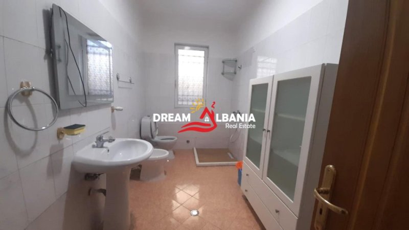 Tirane, jepet me qera apartament 5+1+Aneks+Ballkon Kati 1, 300 m² 2.000 € (Tek Blloku i Vilave Selite, ID 4251275)