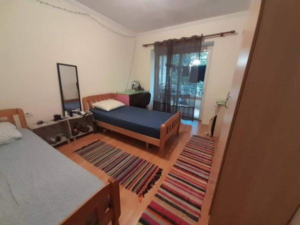 Tirane, jepet me qera apartament 2+1+Ballkon Kati 3, 87 m² 500 € (Rruga Xhanfize Keko, Sheshi Xhamllikut)