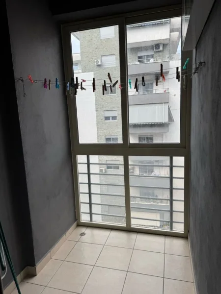 Tirane, jepet me qera apartament 2+1+Ballkon Kati 5, 100 m² 500 € (Rruga teodor keko)
