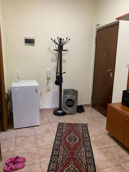 Tirane, jepet me qera apartament 1+1+Ballkon Kati 5, 75 m² 600 € (Sheshi Wilson)