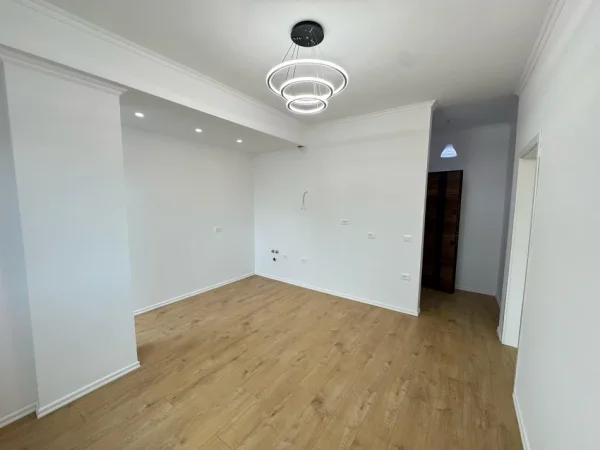 Tirane, shes apartament 1+1+Ballkon Kati 4, 46 m² 88.000 € (Astir 2 Palmat)