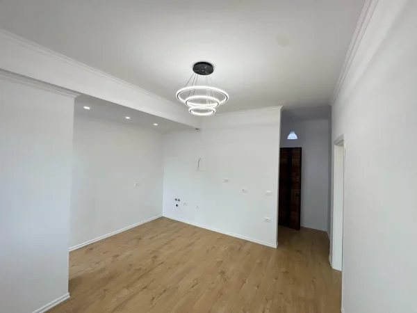 Tirane, shes apartament 1+1+Ballkon Kati 4, 46 m² 88.000 € (Astir 2 Palmat)