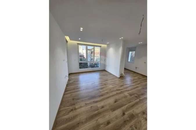 Tirane, jepet me qera dyqan Kati 1, 93 m² 800 € (rruga e elbasanit)
