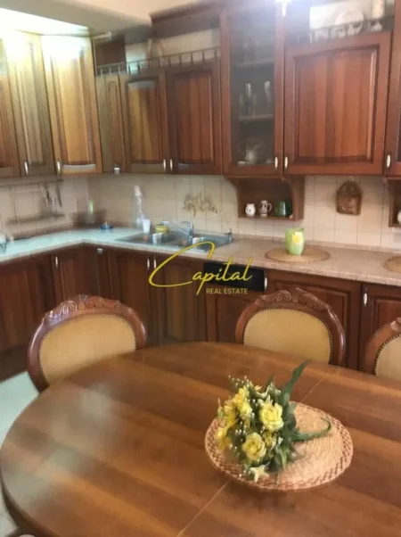 Tirane, jepet me qera apartament 2+1 Kati 7, 90 m² 800 € (ISH BLLOKU)