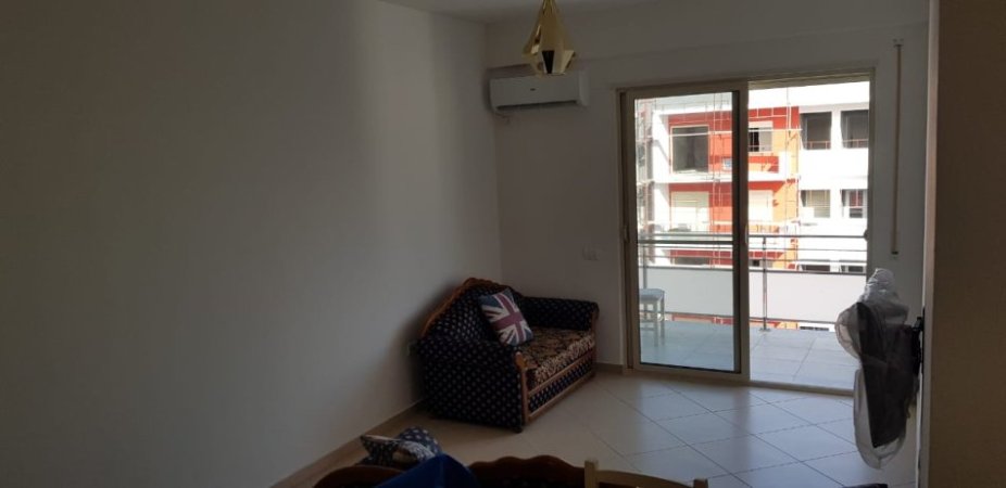 Tirane, shitet apartament 1+1+Ballkon Kati 8, 64 m² 110.000 € (Tirana Golden Park ,Spitali Amerikan 3)