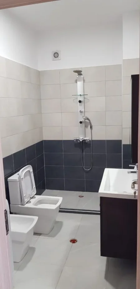 Tirane, shitet apartament 1+1+Ballkon Kati 8, 64 m² 110.000 € (Tirana Golden Park ,Spitali Amerikan 3)